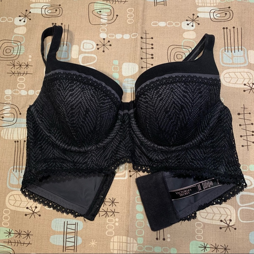 Midline underwire Demi cup bra. With lined cups.